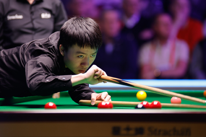 吴宜泽晋级威尔士公开赛四强 2026斯诺克威尔士公开赛1/4决赛，5-4战胜江俊