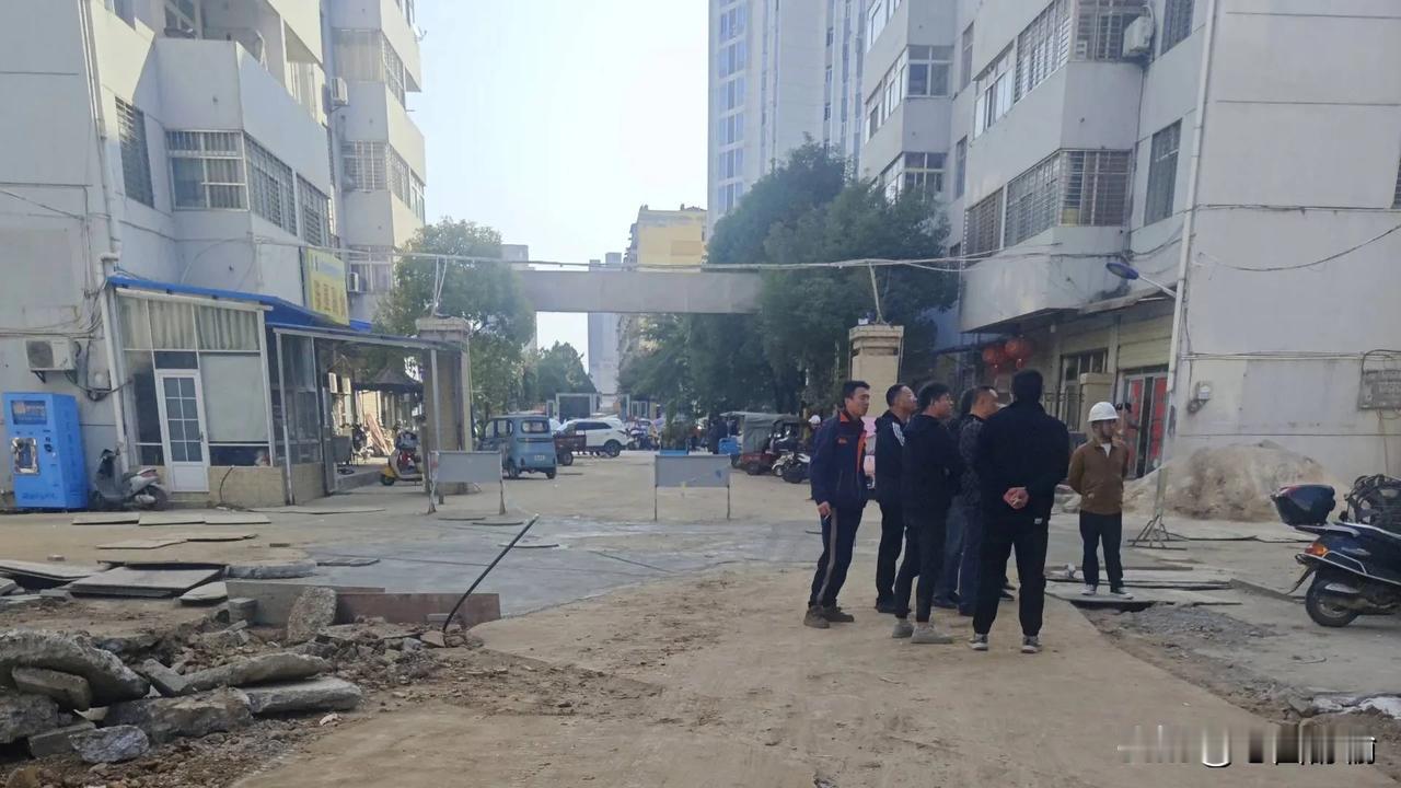 上联:竖柱正逢黄道日
下联:开门刚遇紫薇星
        (你对下联)

  