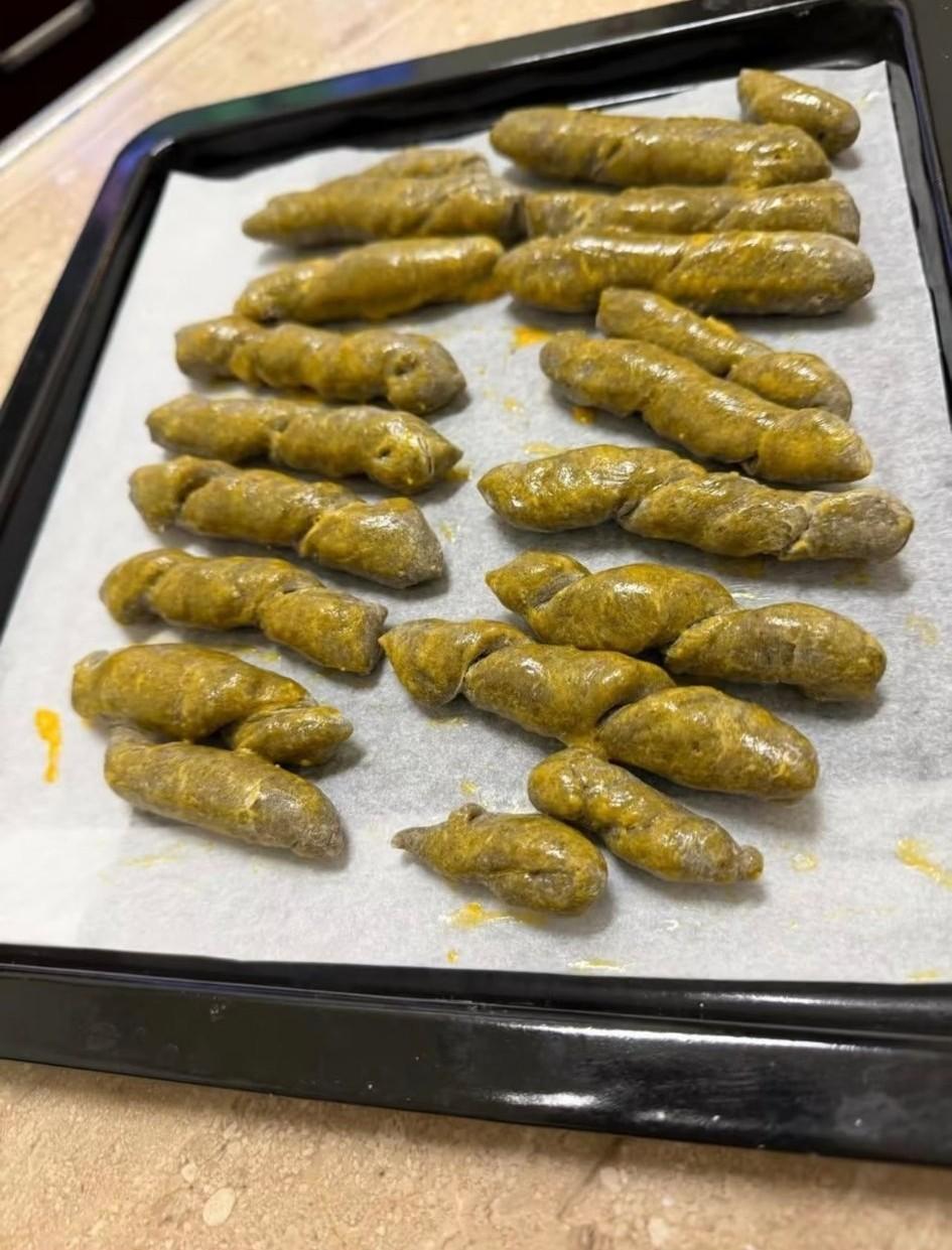 大家有谁了解？这是哪个地方的特色美食呀？瞧着模样怪稀奇的，也不清楚是用啥食材做的