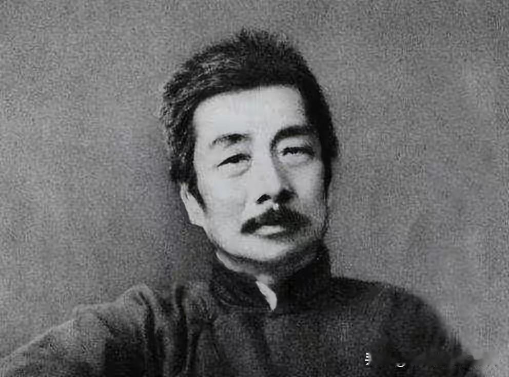 都说清朝文字狱是为了防着“反清复明”，可鲁迅翻完故宫那堆档案，乐了。

他以为能