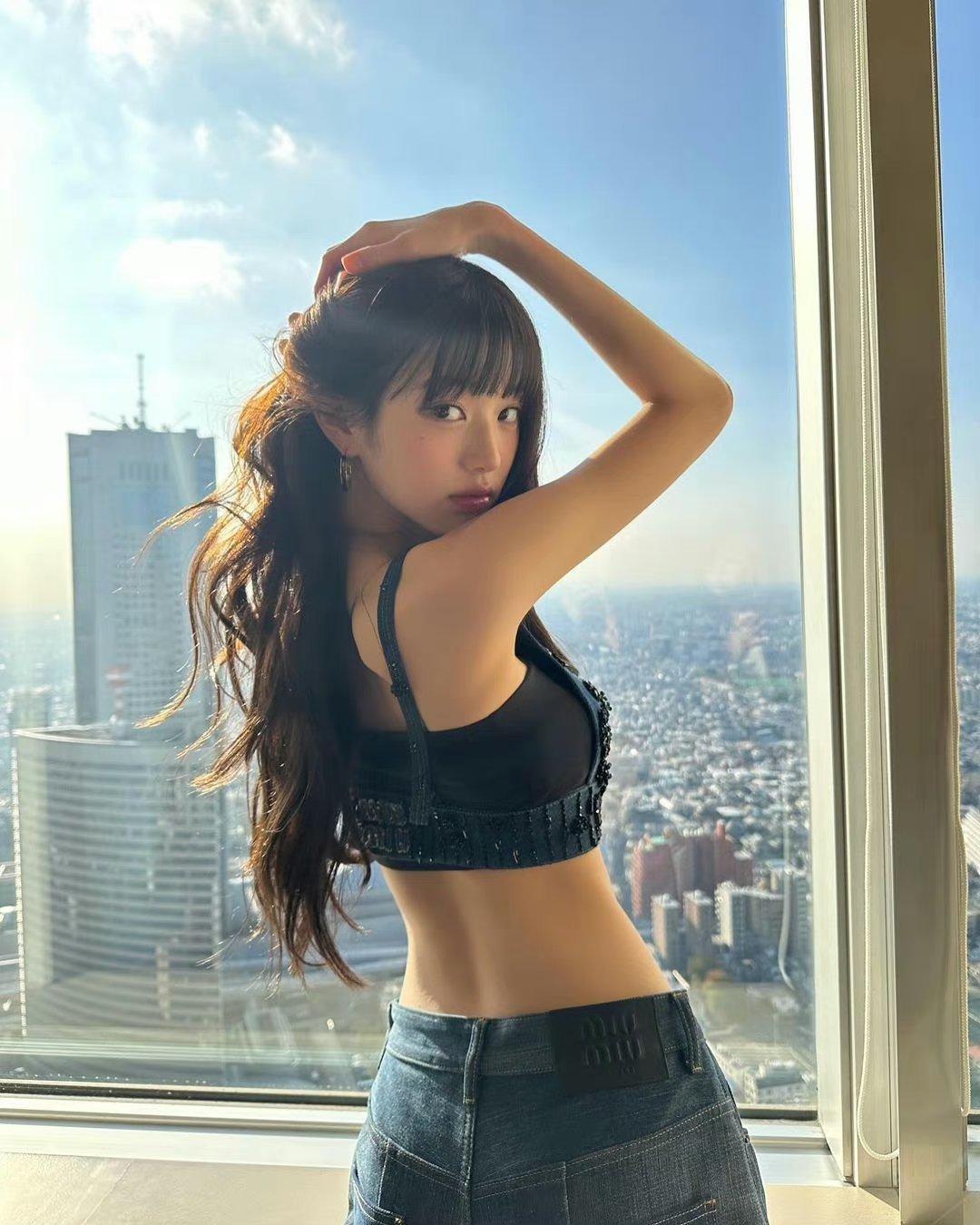 #张元英腰背线条##张元英窗前随拍# 我的天啊，张元英[憧憬] ​​​