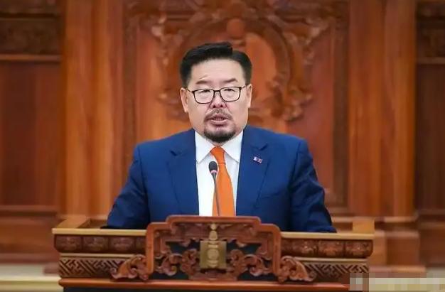 蒙古这回真是变了样！新总理一上台，就当着中国的面，把边境上几十年的老难题一股脑敲