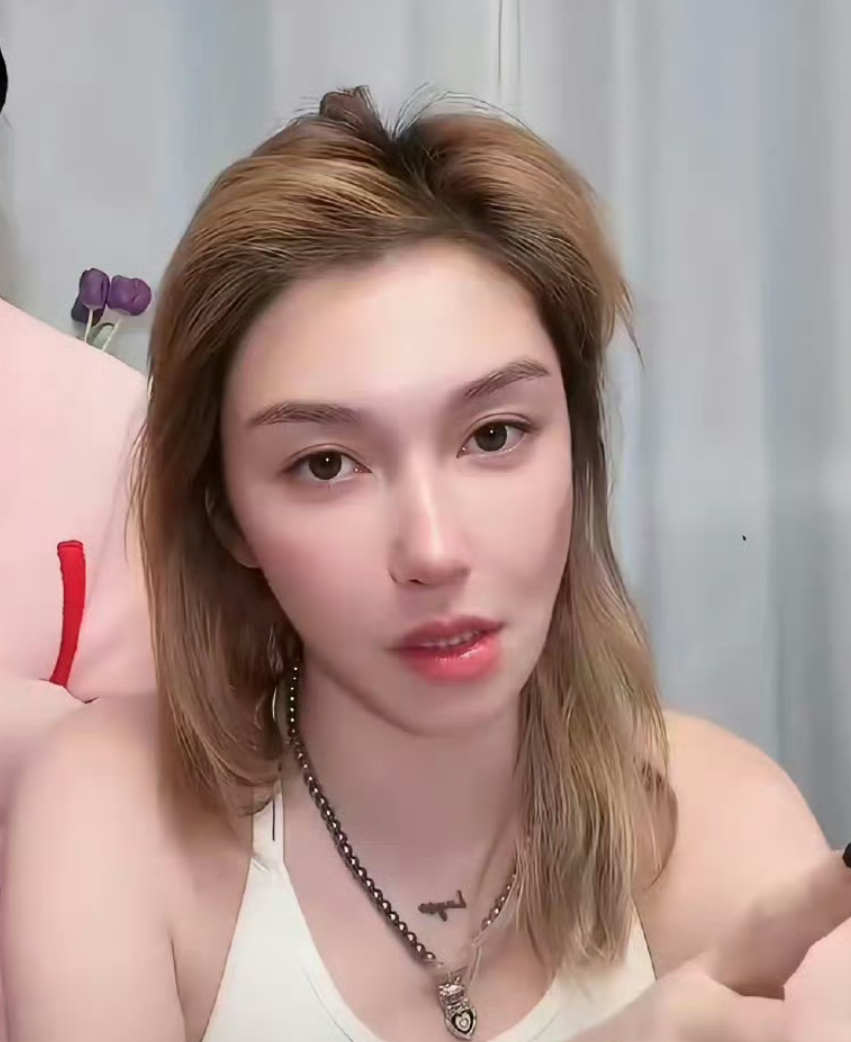 李雨桐被行拘 李姐这波“开盒”操作，直接喜提朝阳拘留所十日游，真是“求锤得锤”新