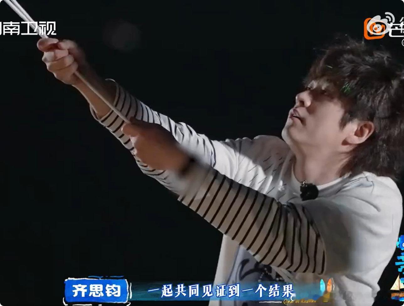 齐思钧说客栈是青春热血番亲爱的客栈用心相聚，用力成长，客栈每一帧都是热血又温柔的