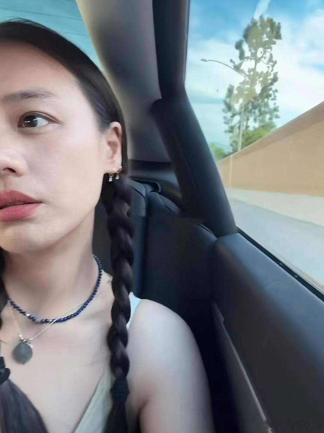 马思纯是在减肥的路上越来越厉害了，瘦的脸型都变了 ​​​