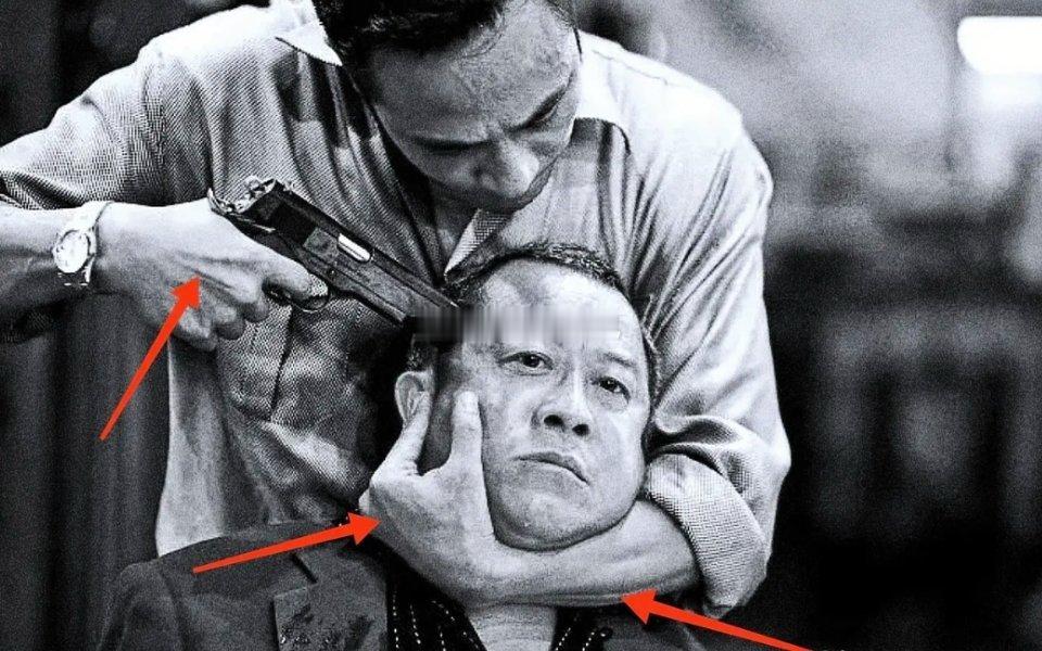 吴镇宇和曾志伟拍这段戏，这一段张力十足，是超越第一部的重要因素。人家这敬业，不装