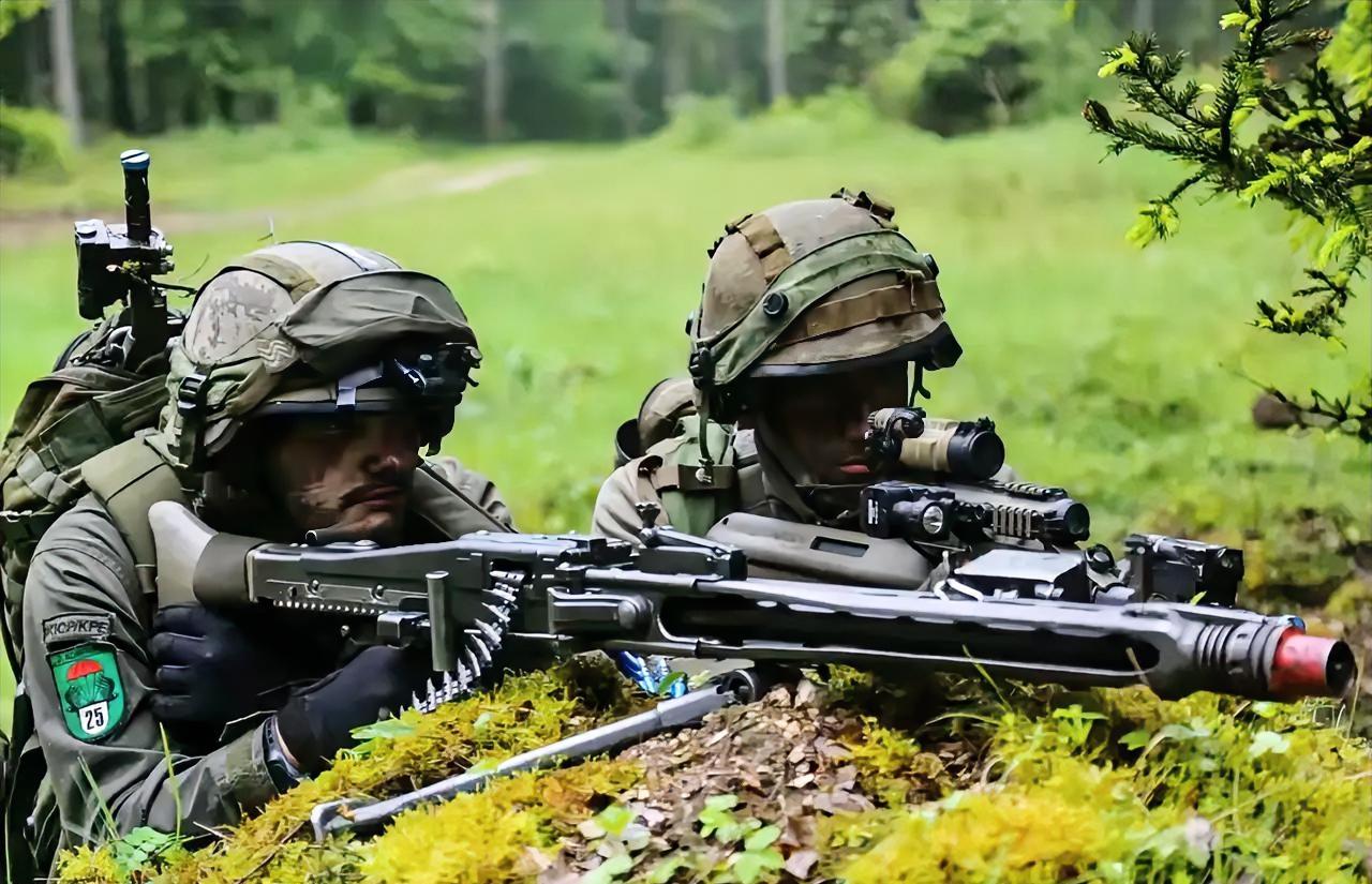 德国突然撂下狠话要跟俄罗斯动武，还说一下子要拉80万兵力上前线！这消息一出来，全