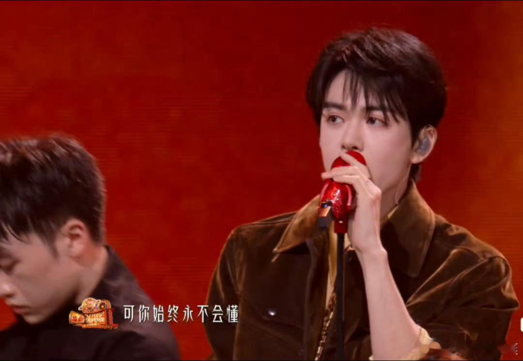 曾舜晞[超话]曾舜晞粤语舞台港味十足听曾舜晞唱粤语歌是一种享受，松弛自然的咬字，