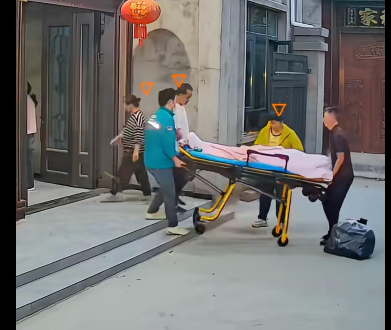 年轻时抛家弃子人的报应终于来了！
因为女子吐槽自己的哥哥在早些年抛家弃子，给外面