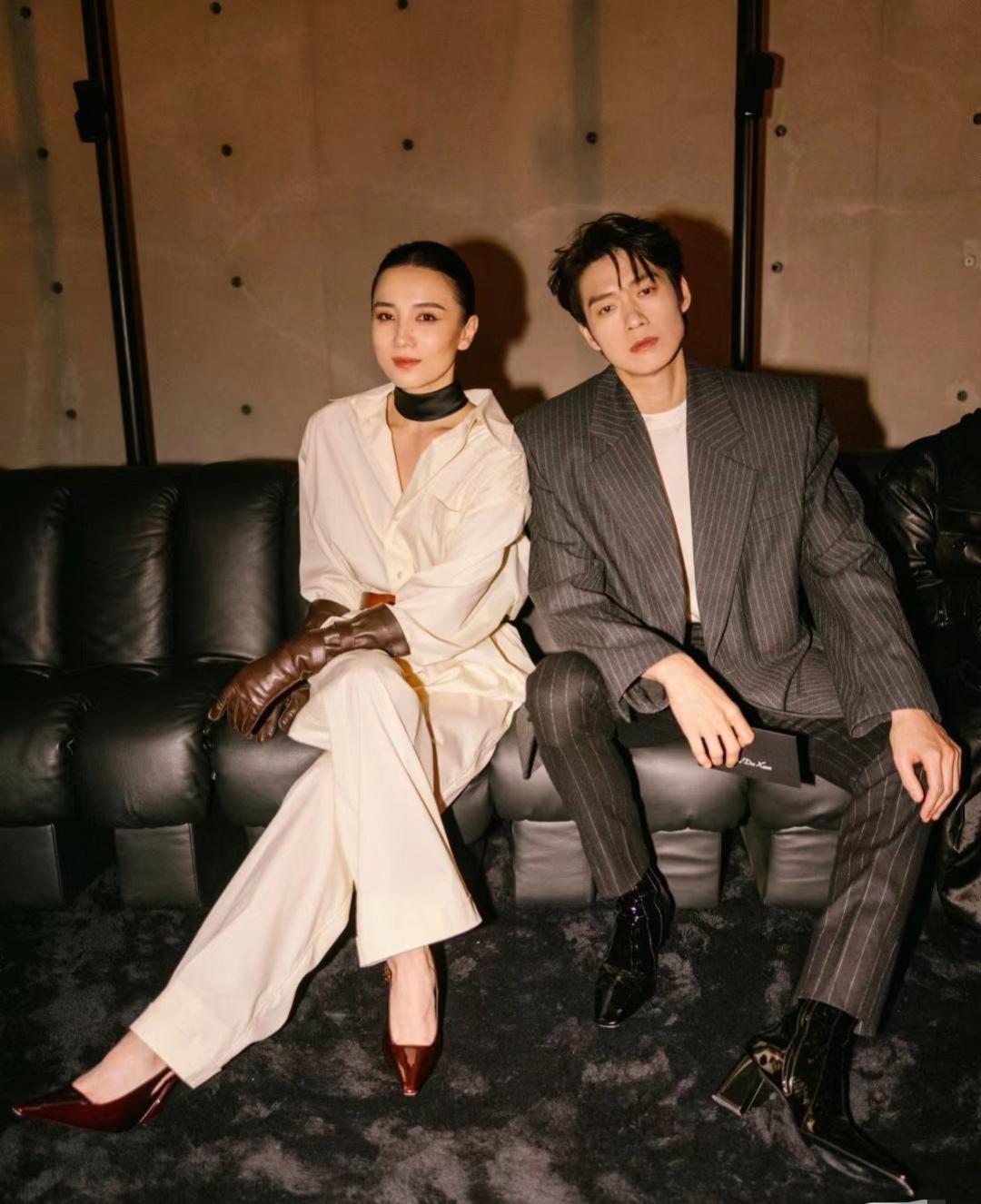 魏大勋和宋佳巴黎时装周同框合影，两人溢出屏幕的豪门姐弟感，网友直呼好养眼！宋佳一