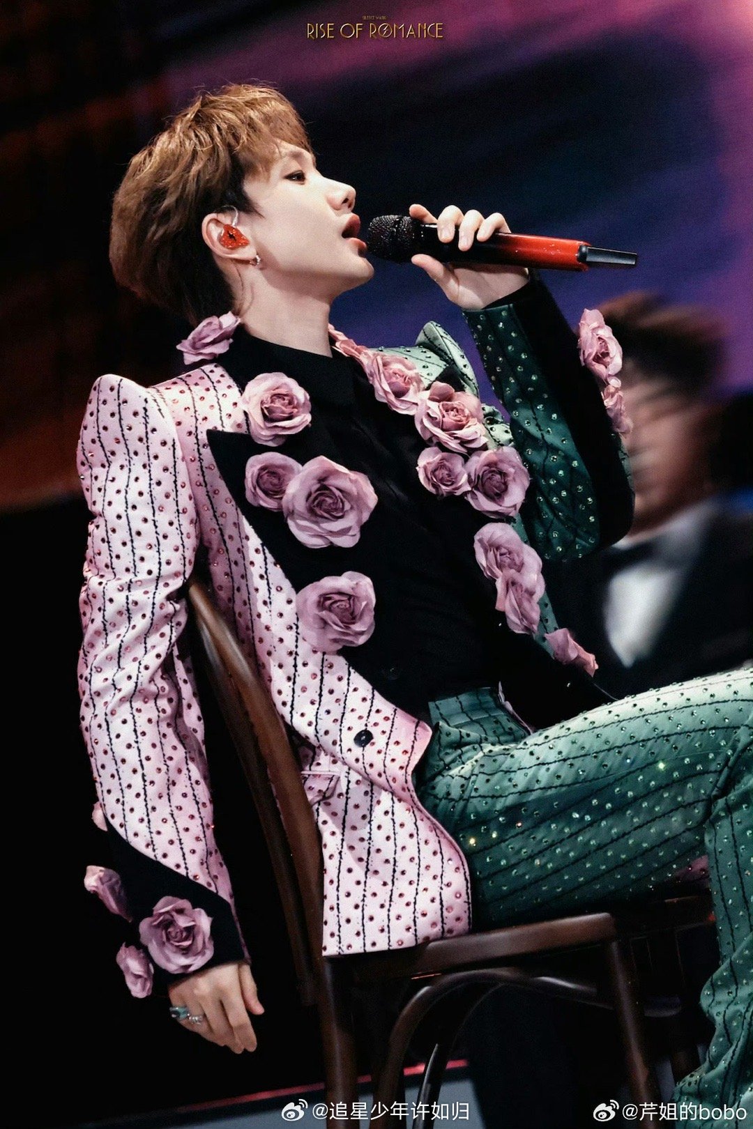 得了一听慢慢懂就哭的病 漫天彩票飘下来的时候，他弯着腰一直没起来。那一刻突然就懂