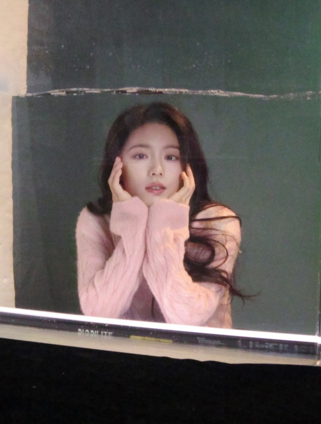 穿粉色毛衣的赵今麦～ 