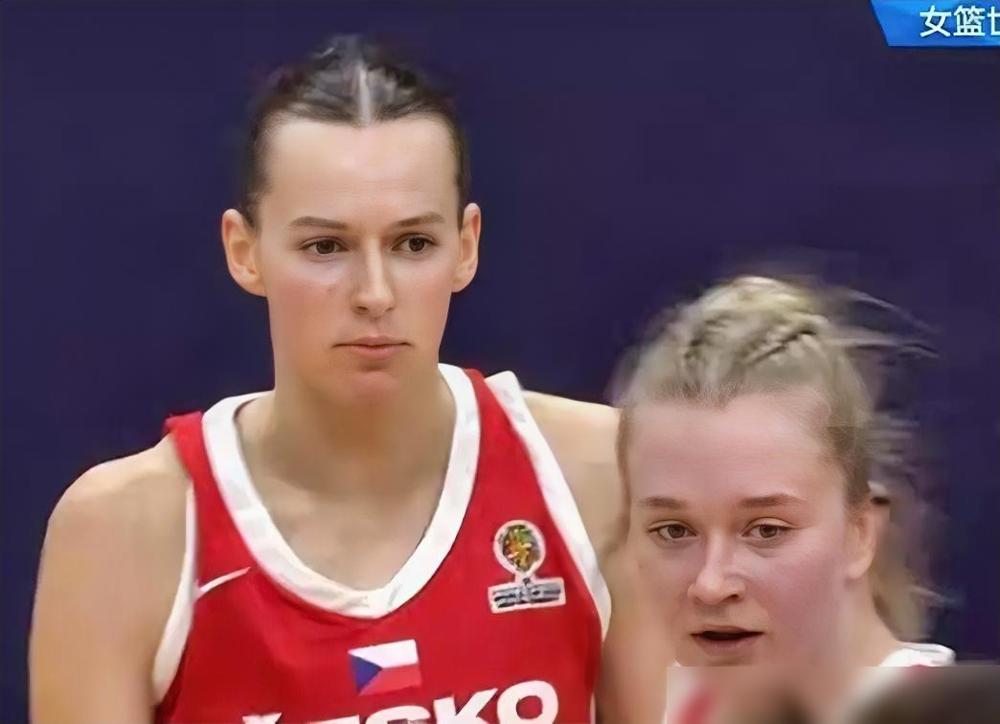 武汉赛区的女篮世界杯资格赛，局势突然生变。
马里之前只输中国13分，转头就77