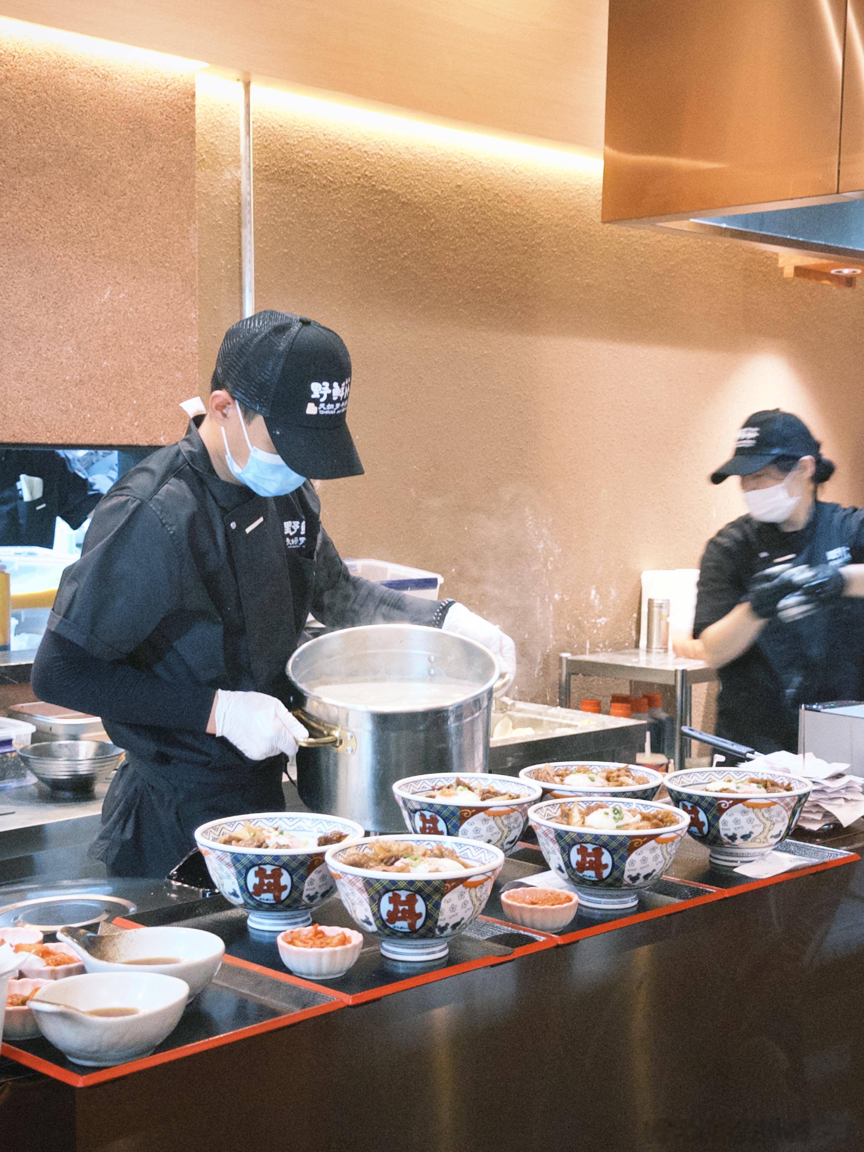 往嘴里捯饬两口