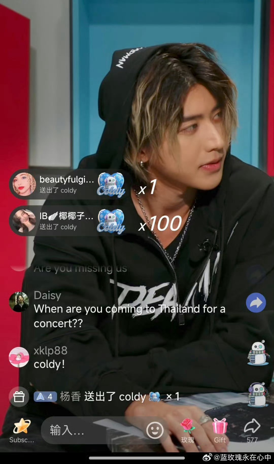 蔡徐坤直播cxk的人气依旧火爆啊，不愧是全民投票出来的神 