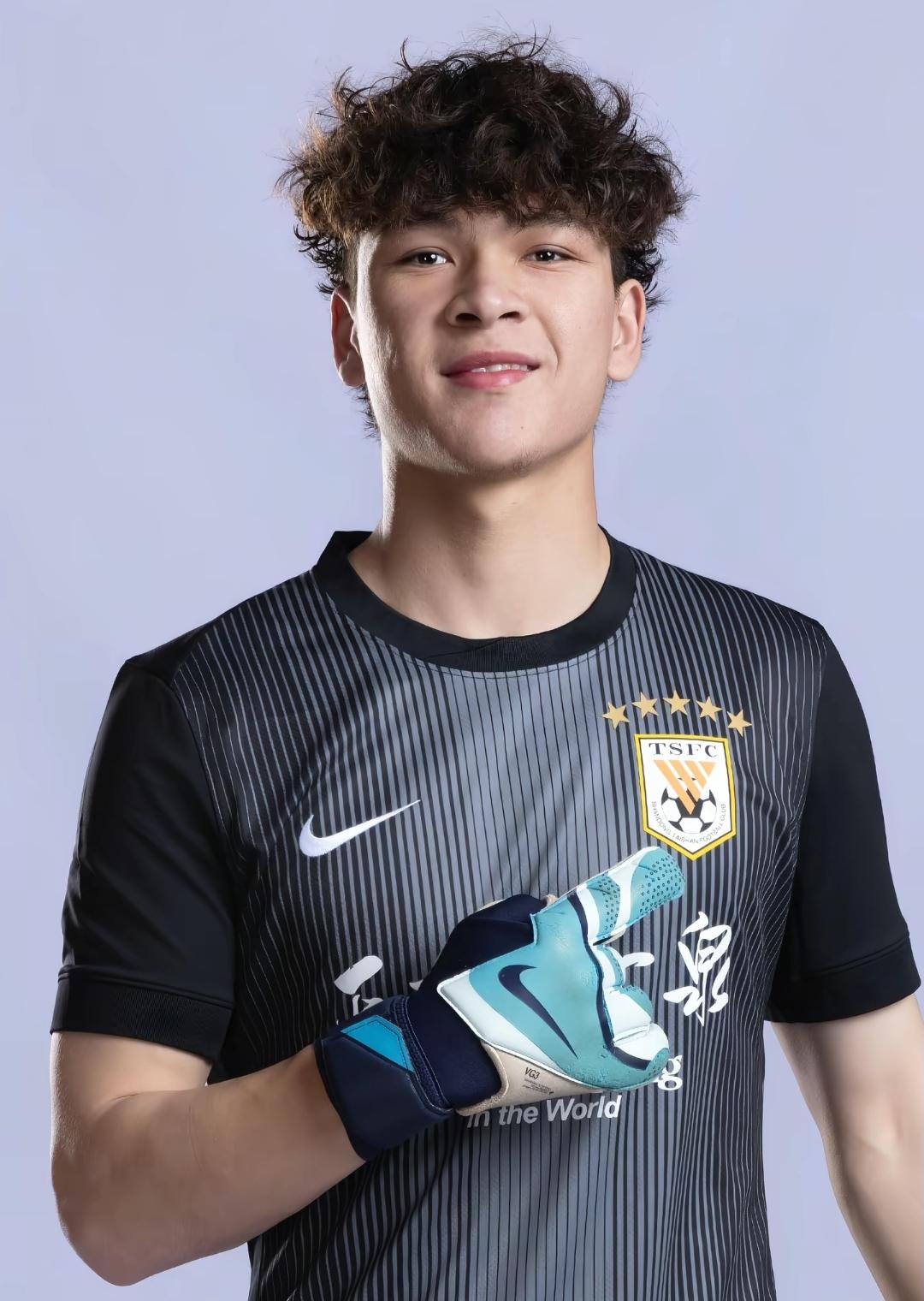 冷静扑单刀+零封，山东泰山队的下一个王大雷？球迷：门将位置激烈竞争多选一，幸福的