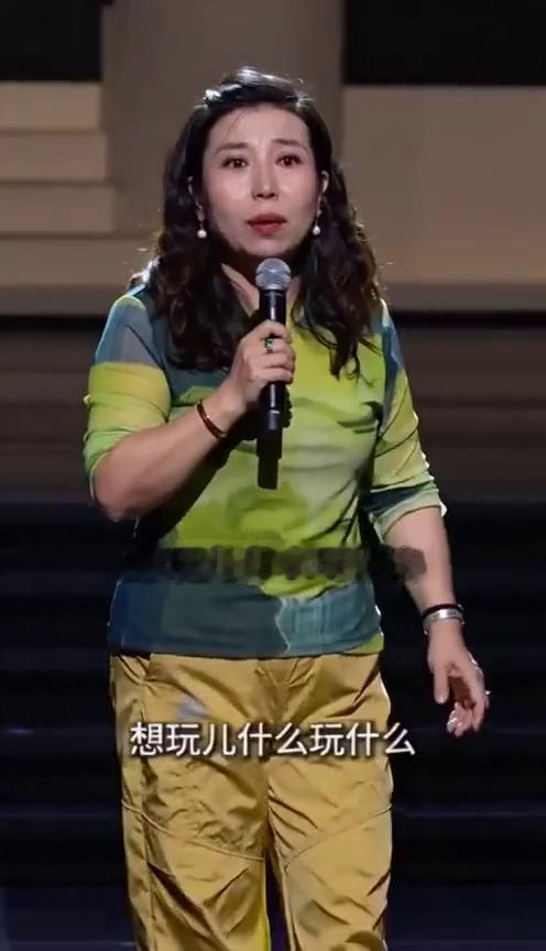 女人如果想玩，那不比男人简单多了。男人要出去玩，那你得有实力，你要有资本才可以玩