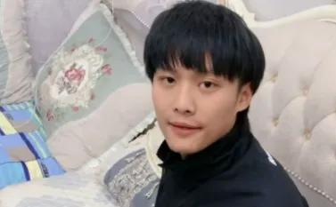 小杨哥，原来你口中的“老铁”，在你眼中都只不过是推销假货的“韭菜”而已


这个