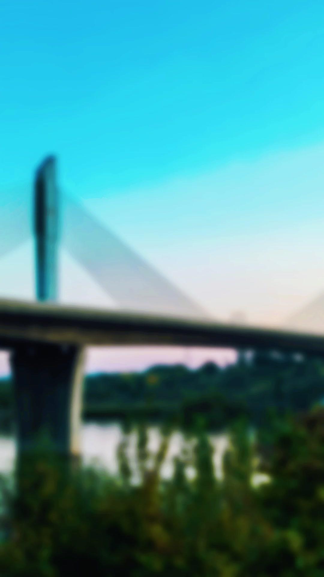 🌉太原汾河上的金滩大桥也叫西北环高速汾河大桥，横卧在河面上格外醒目。

📐硬