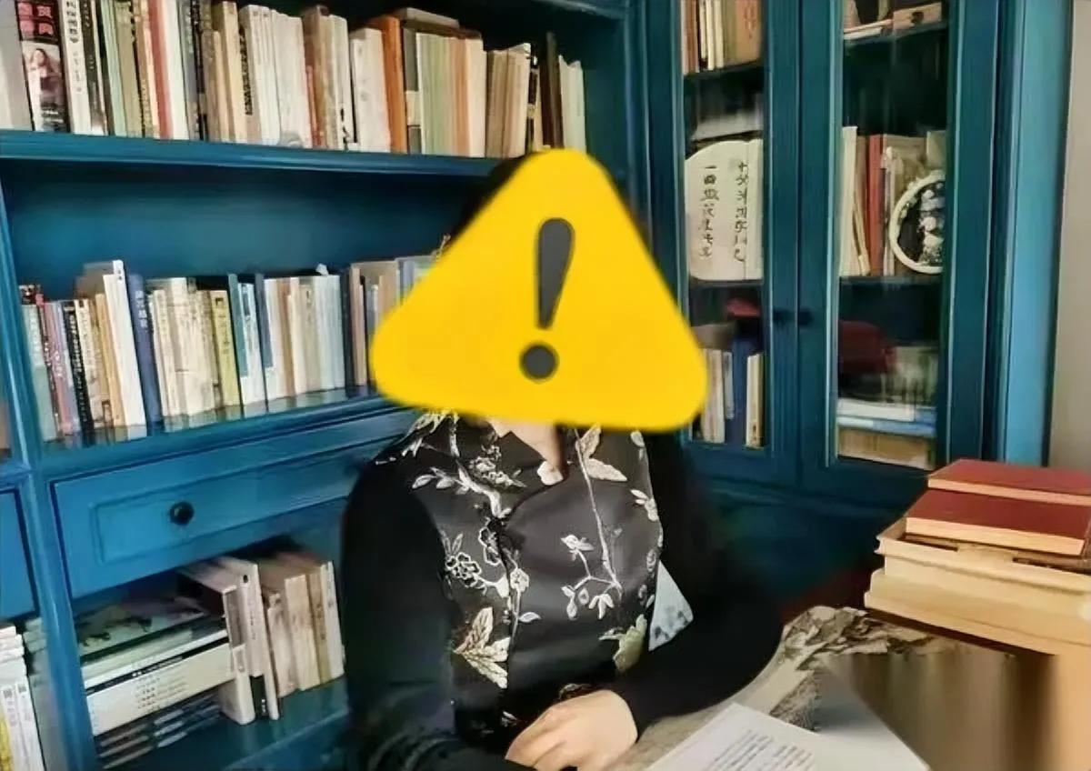 徐莺肠子悔青了！

南博这把火咋烧这么旺？

当初学生物的她，偏要顶着“庞莱臣后