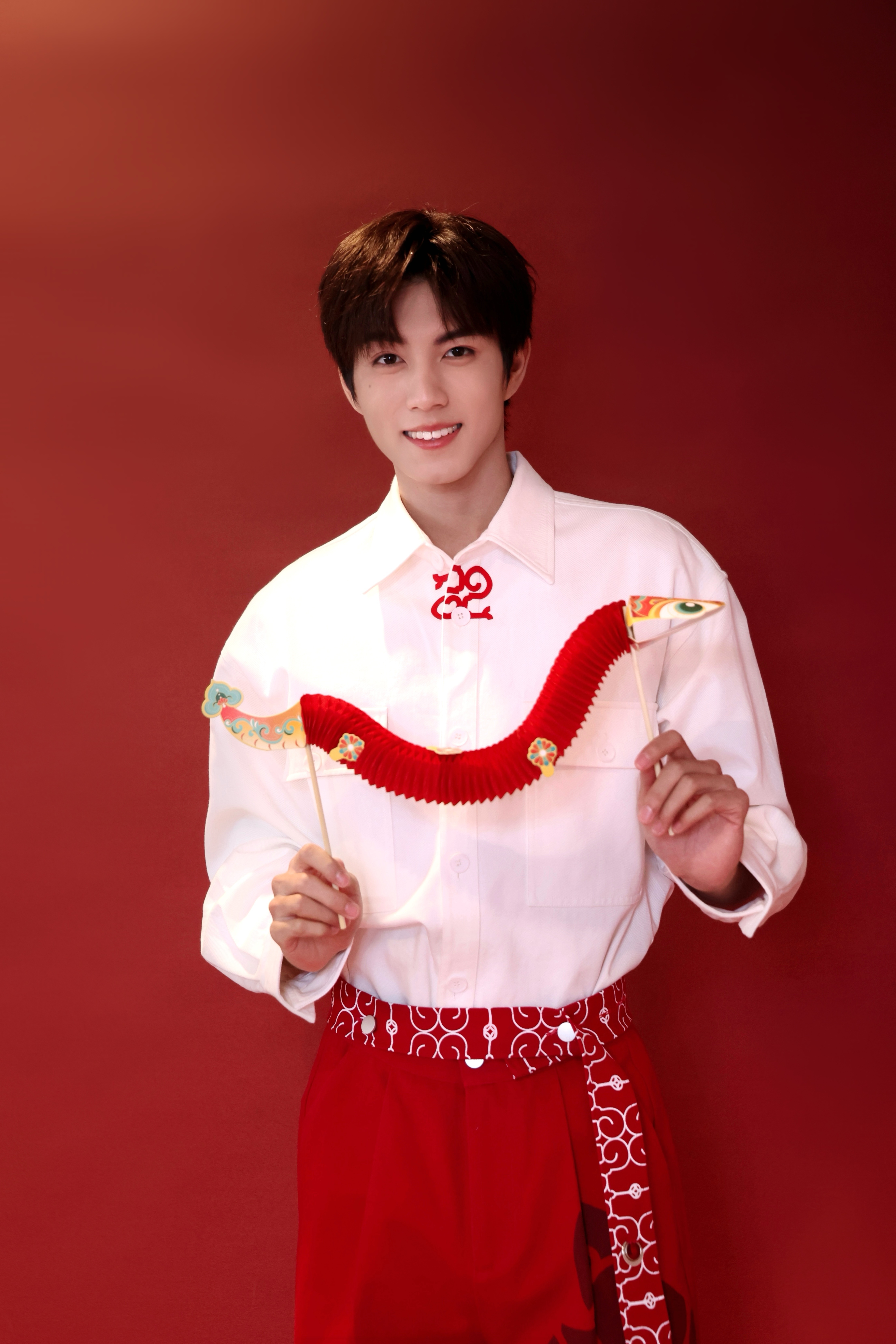 赵一博  新年快乐⚆ɞ⚆蛇年大吉[招财进宝]Cr： 