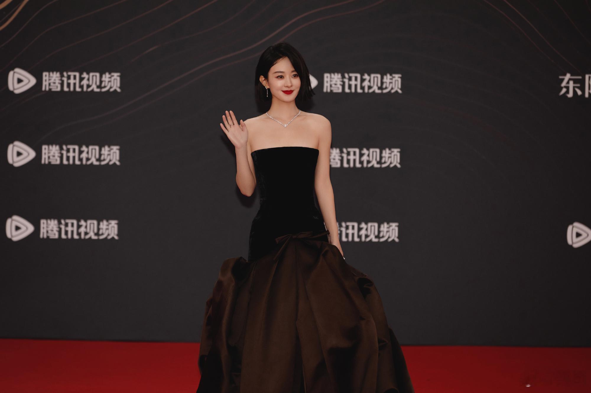 赵丽颖 我点头只是被自己美到了  怎么这么可爱 