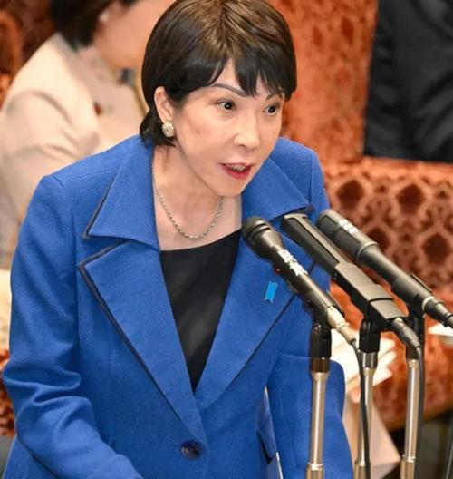 突发，高市早苗“受伤”了，因此缺席了一场重要的电视辩论会。

今天（2月1日）本