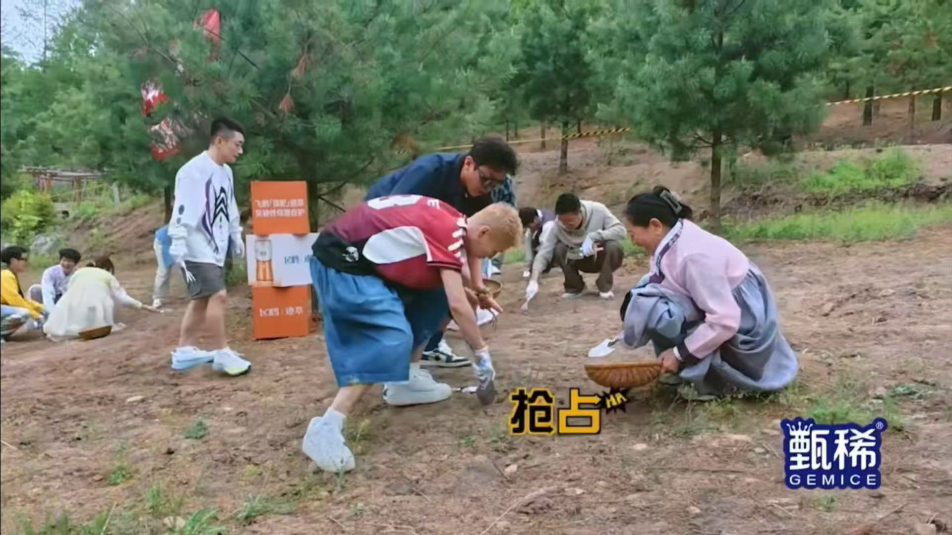 鹿晗抢完邓超抢陈赫鹿晗学坏了哈哈哈哈哈邓超 鹿晗没有遗传我的优点 小鹿现在胆子大