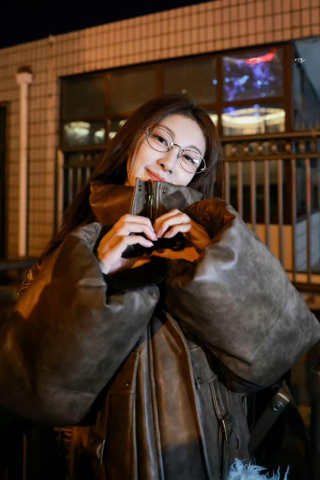 张小婉春晚彩排张小婉春晚彩排路透来了，姐姐状态好好呀，期待今年的新节目