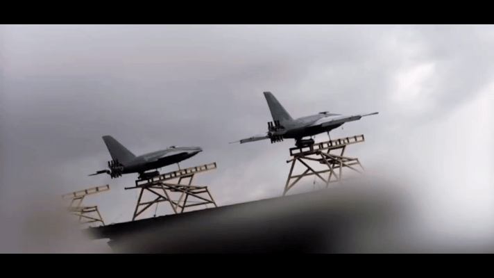 伊朗的阿拉什-2远程攻击无人机齐射。伊朗军方表示，作为对以军空袭伊朗油库的报复，