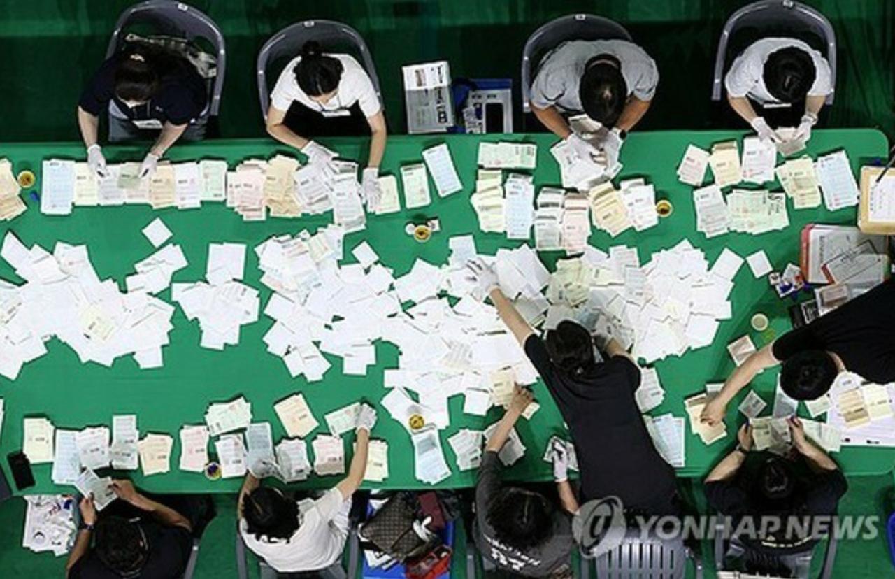 【韩国6·3统一地方选举投计票进入尾声，共同民主党以较大优势获胜，取得16个地方