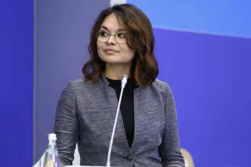 普京亲自委任，绍伊古35岁女儿克谢尼娅执掌俄稀有金属产业关键基金会，这波任命惹来