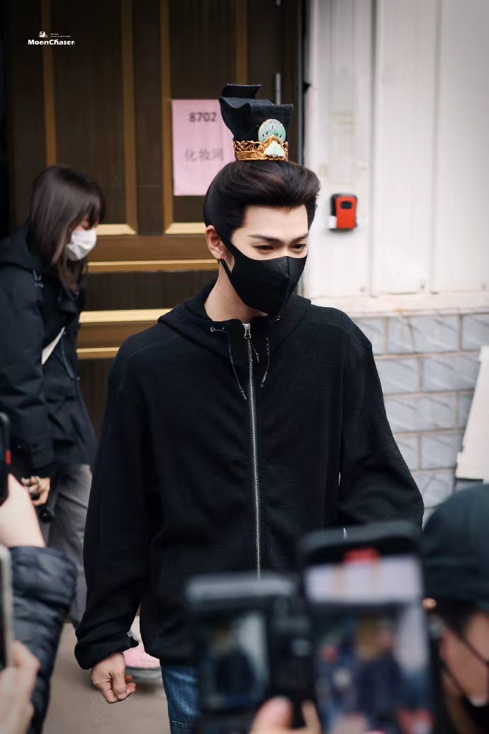 李昀锐的归良辰妆造李昀锐宇文良时初次见面 李昀锐宇文良时初次见面，李昀锐的归良辰