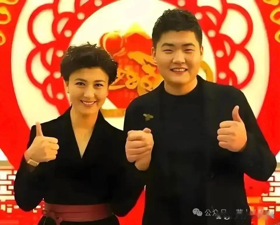 闫学晶儿子被持续举报！母子双重道歉仍难平众怒，林傲霏毕业照被扒，时间线出现大漏洞