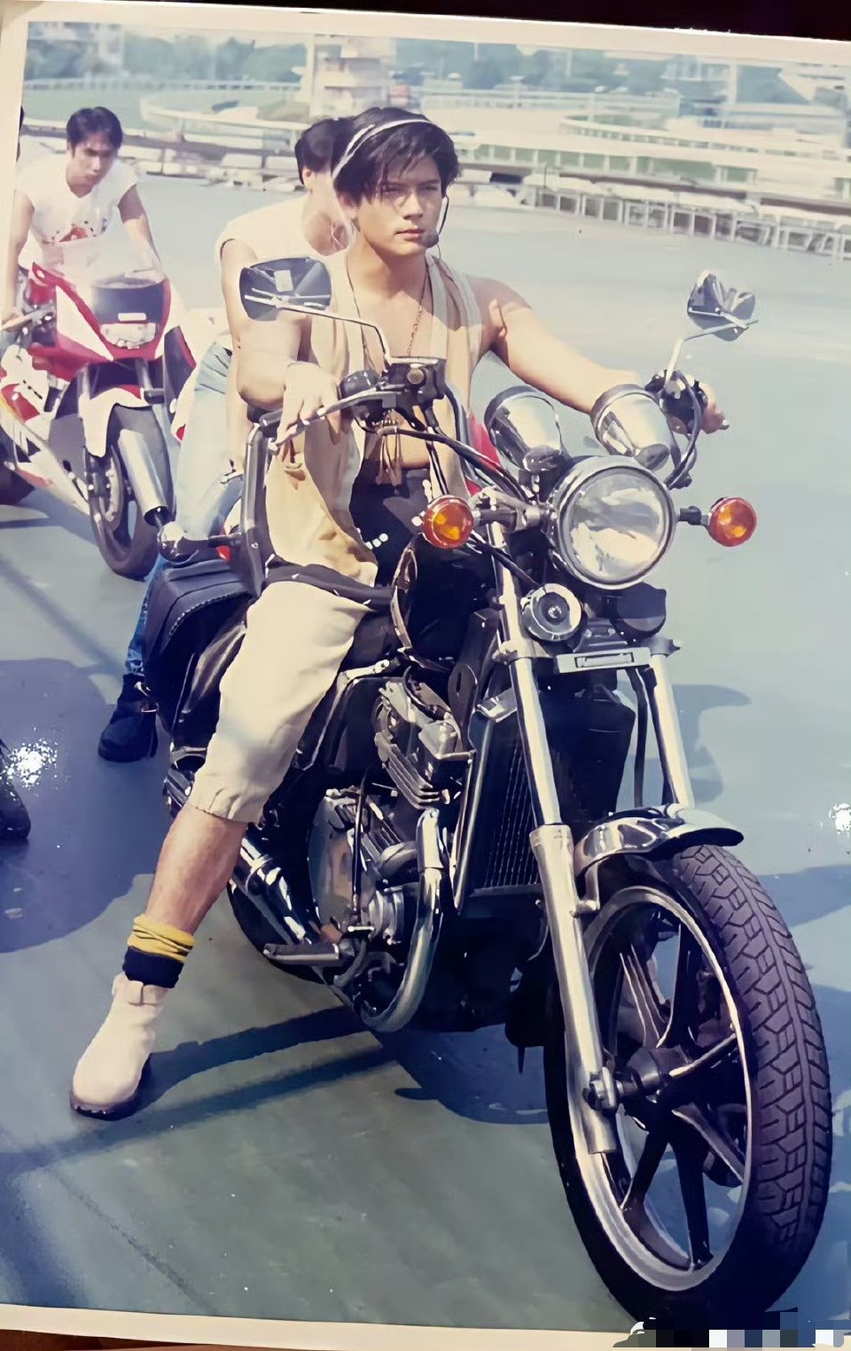 郭富城早年拍摄的光阳机车广告画面，这个广告让他在1990年一炮而红。 