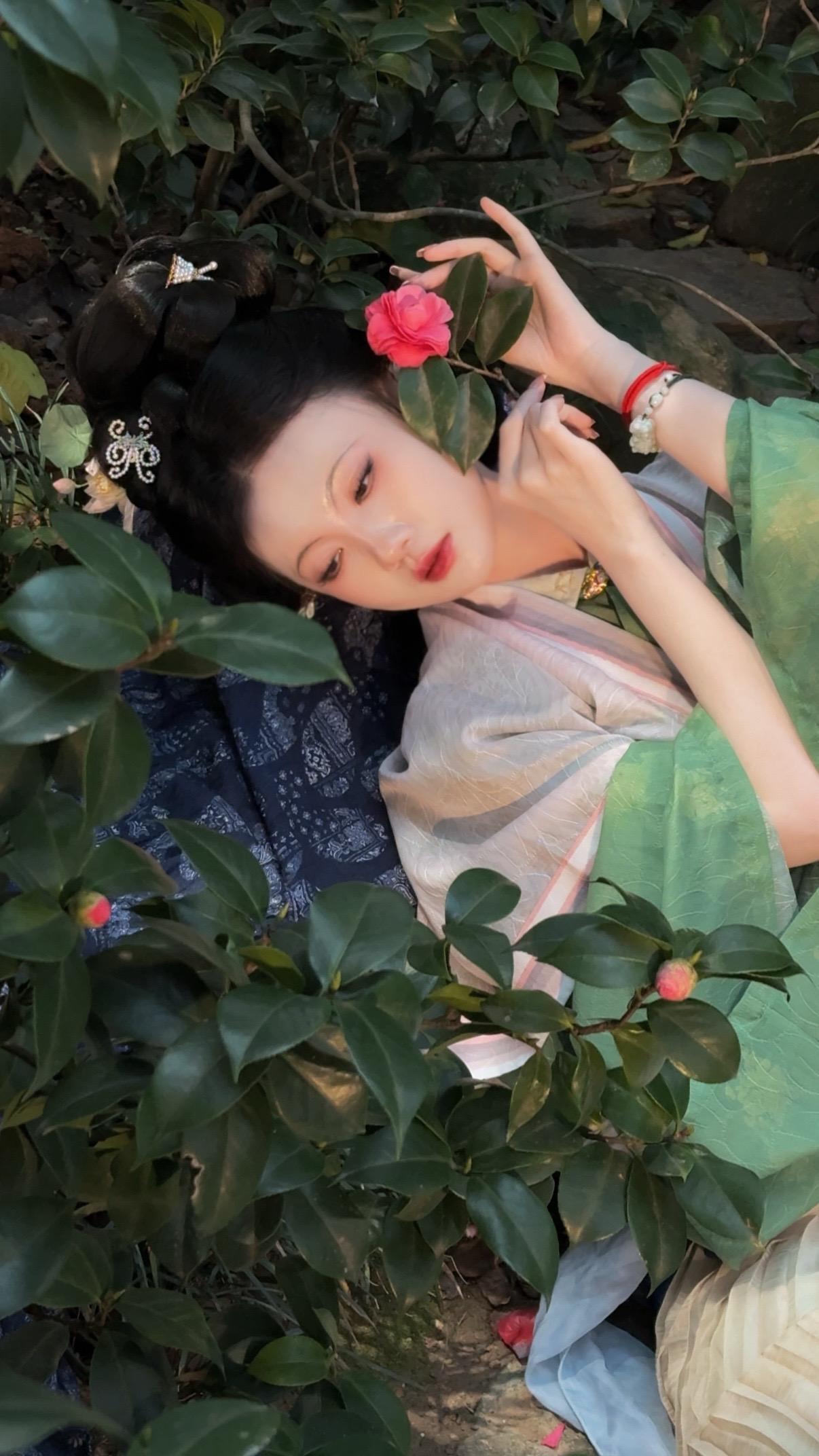 一种相思两处闲愁。