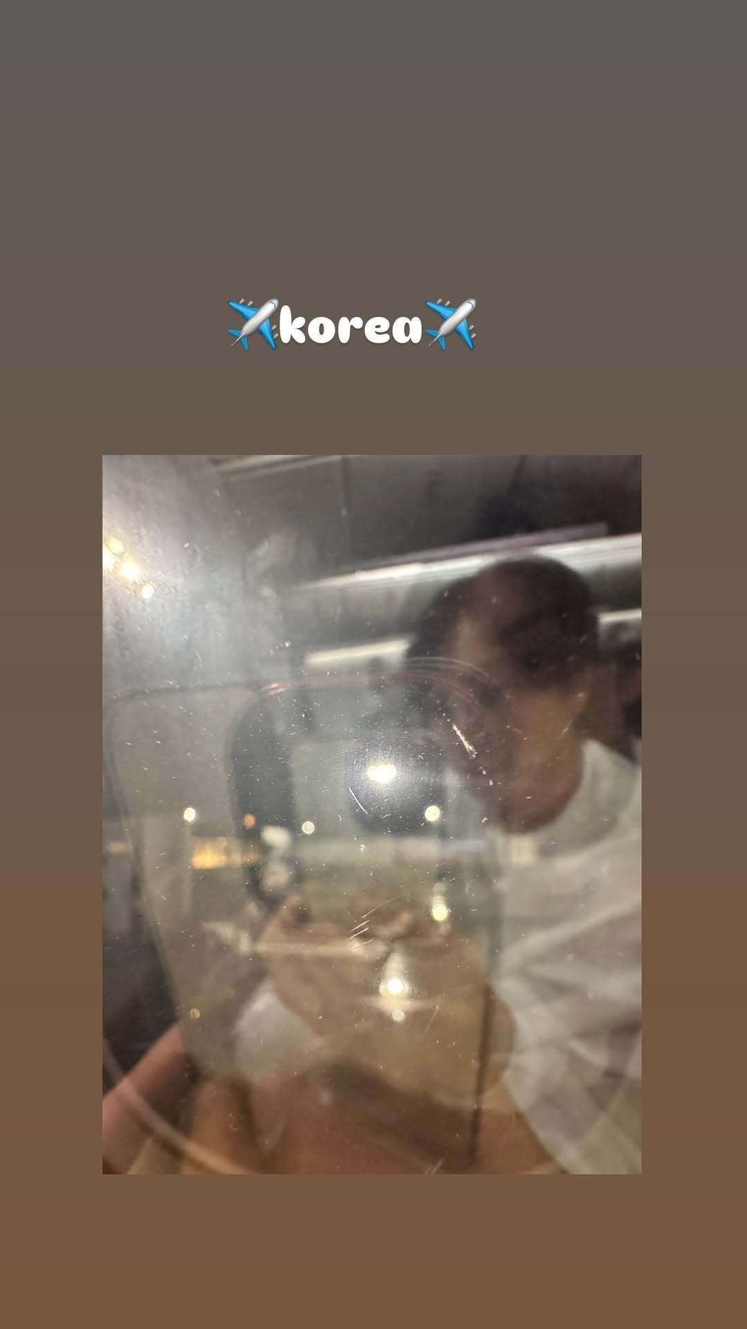 “CB百蓝_。251220利特 ins story更新： 