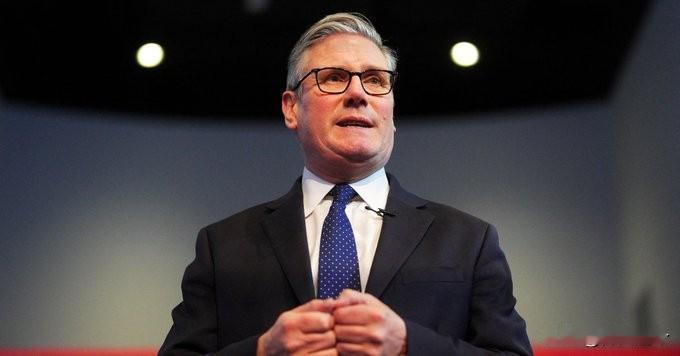 斯塔默从中国回去后，立即做了一个让人颇感意外的决定。他公开表态，英国人应该认真学