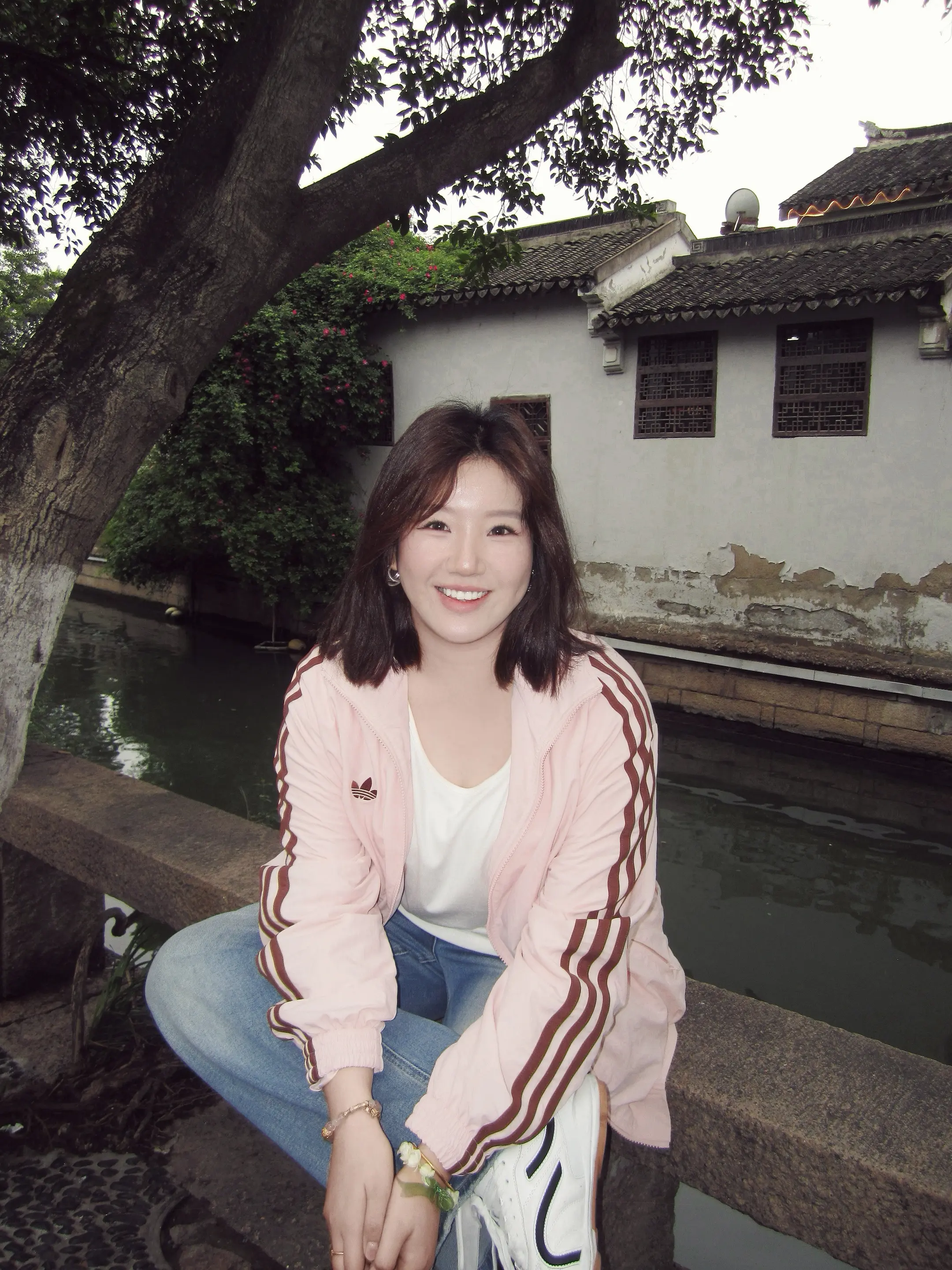 如果全世界都在指责你 那姐姐蹲下来抱抱你