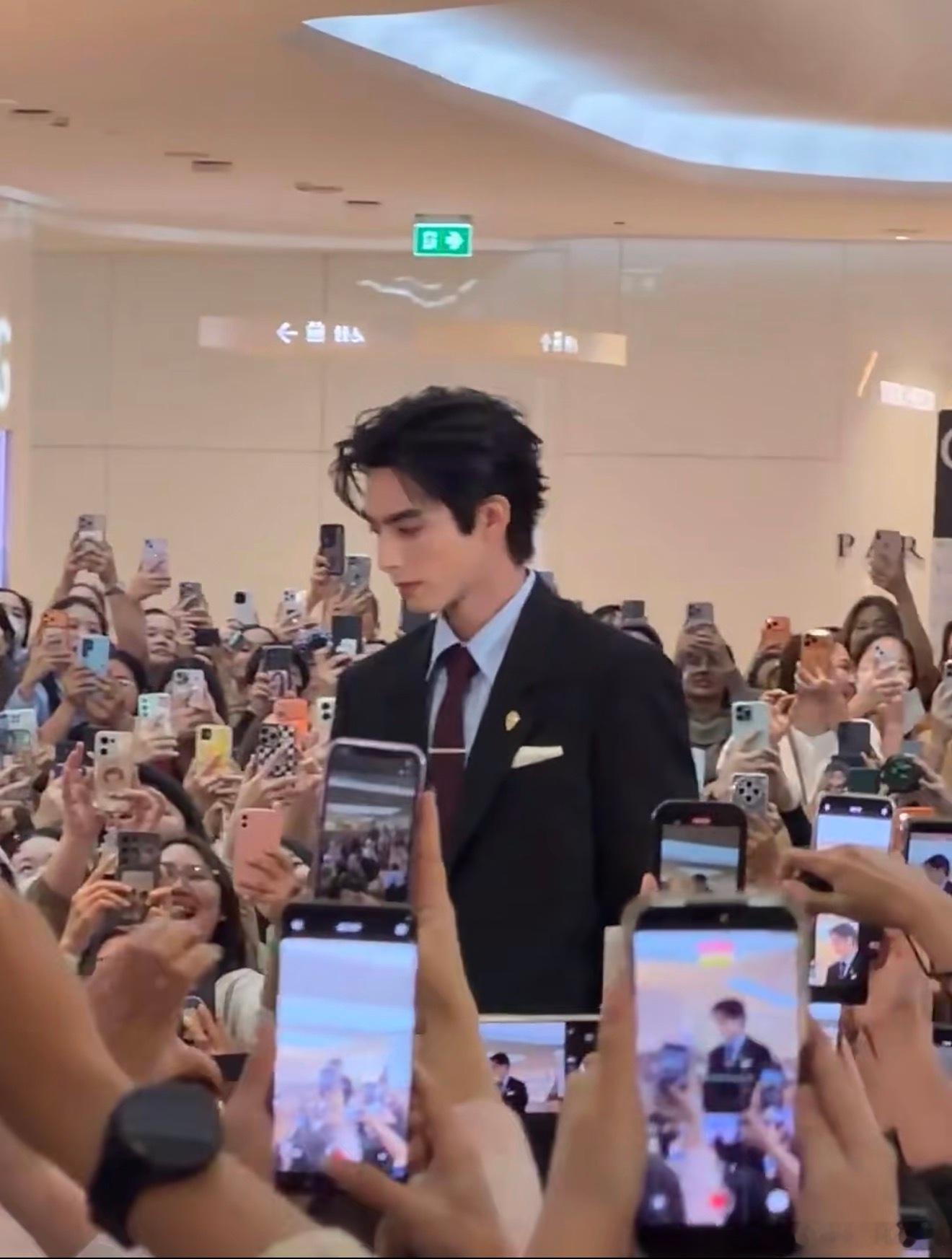 宋威龙曼谷宋威龙作为Gucci大使，每次海外活动都超给品牌长脸！曼谷之行的超高人