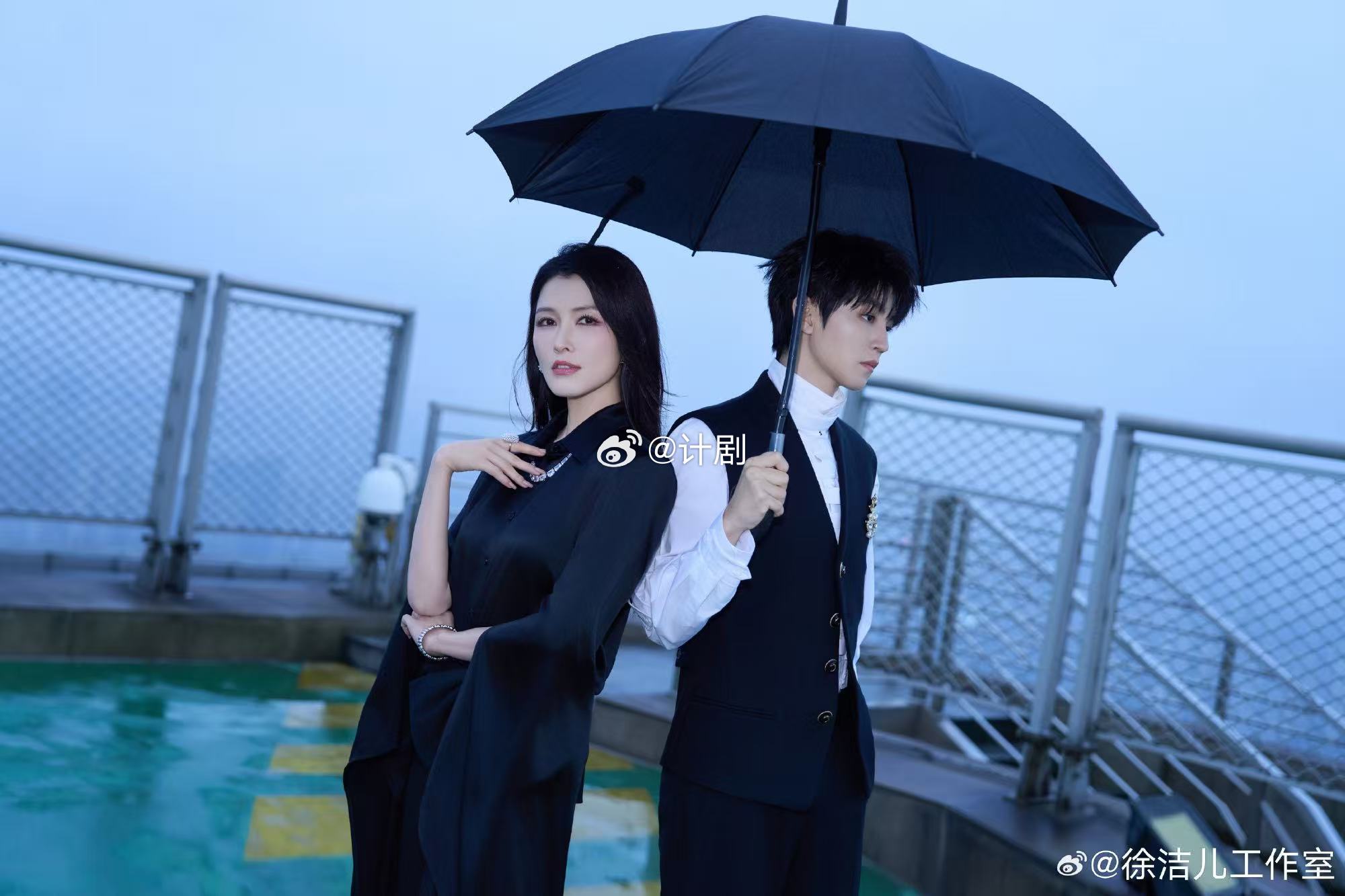 徐洁儿王俊凯天台大片工作室审美在线，镜头质感超绝，徐洁儿百变魅力尽显，和王俊凯同