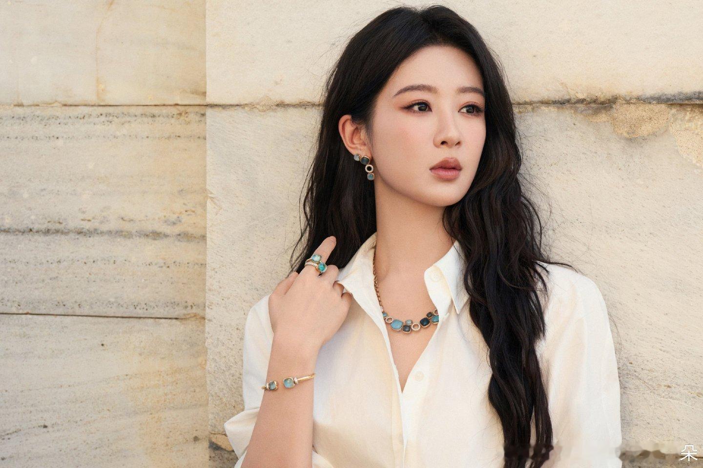 杨紫 💓宝曼兰朵全球品牌代言人杨紫 💓杨紫董竹君 想给你从清晨点赞到日暮，从
