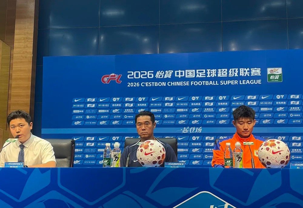中超联赛山东泰山对阵河南队赛前发布会今日进行，主帅宿茂臻和球员杨瑞琦出席发布会。
