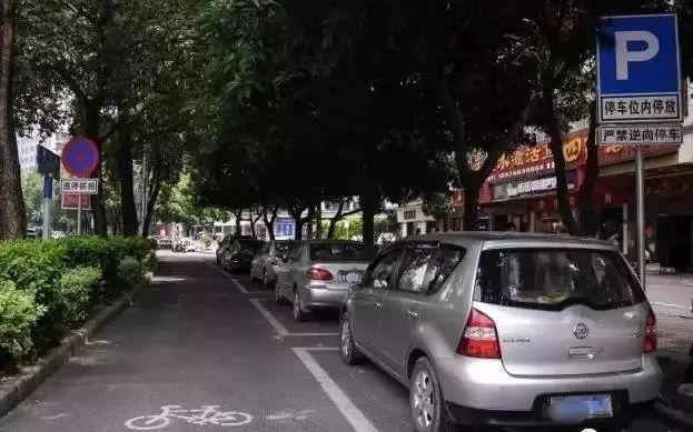 城市停车之困：收费红线与民生福祉的博弈
 
在城市的车水马龙间，有一个问题如鲠在