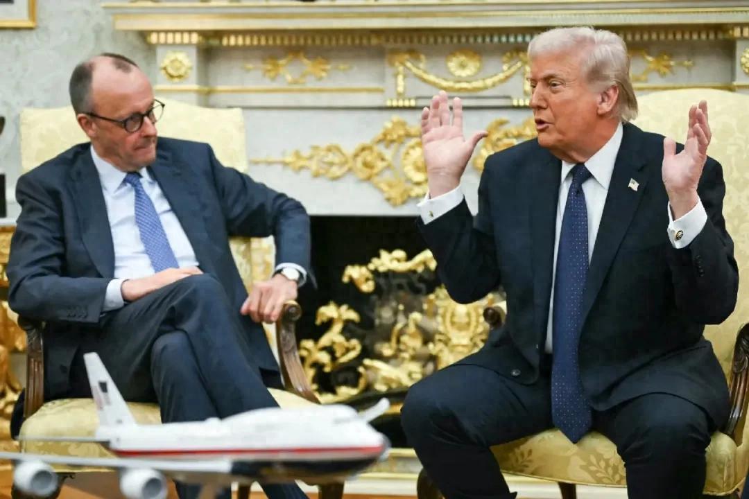 前一秒还在白宫夸下海口的特朗普，下一秒就被现实狠狠打了脸。

当地时间3月3日，