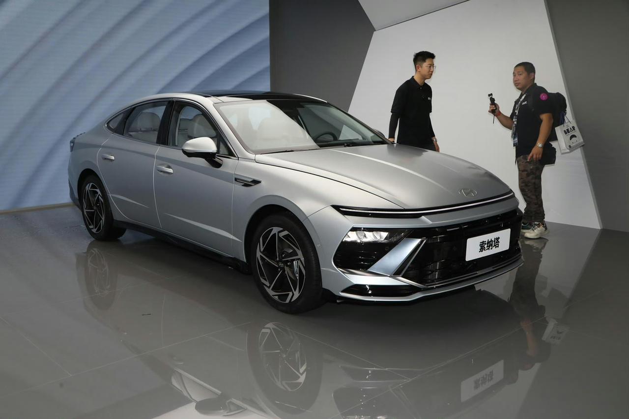 就连菲斯塔、智跑Ace都有200匹的1.5T，结果第十一代索纳塔外观这么运动的B
