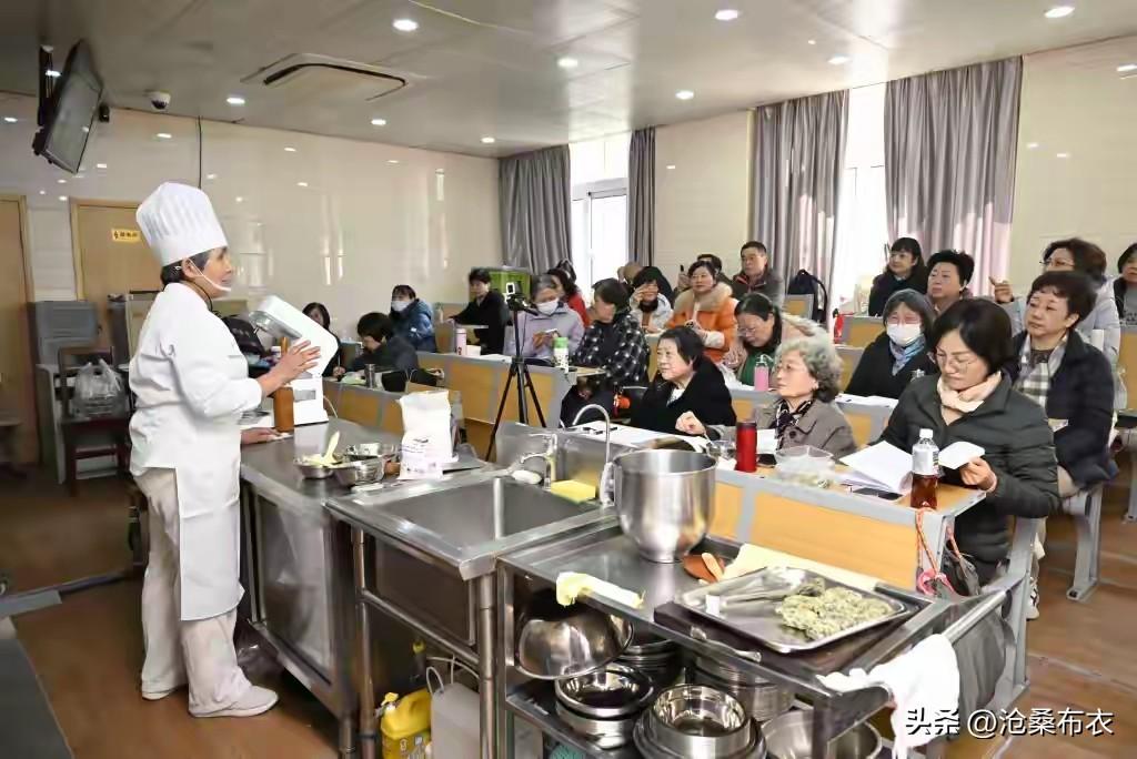 如何看待现在流行的老年大学今天才知道还有老年大学！老年大学好，为退休老人提供了充