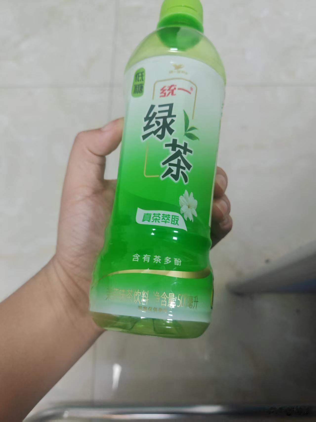 我发现很少见小姑娘、大姑娘喝这种饮料。是因为不好喝吗？还是觉得喝这个拉低档次？我