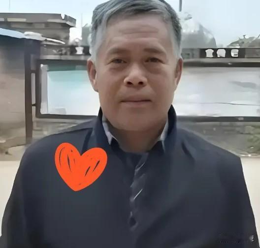 湖南有个男人，
第一任妻子走后，
他再婚娶了个带三个女儿的女人。

谁也没想到，