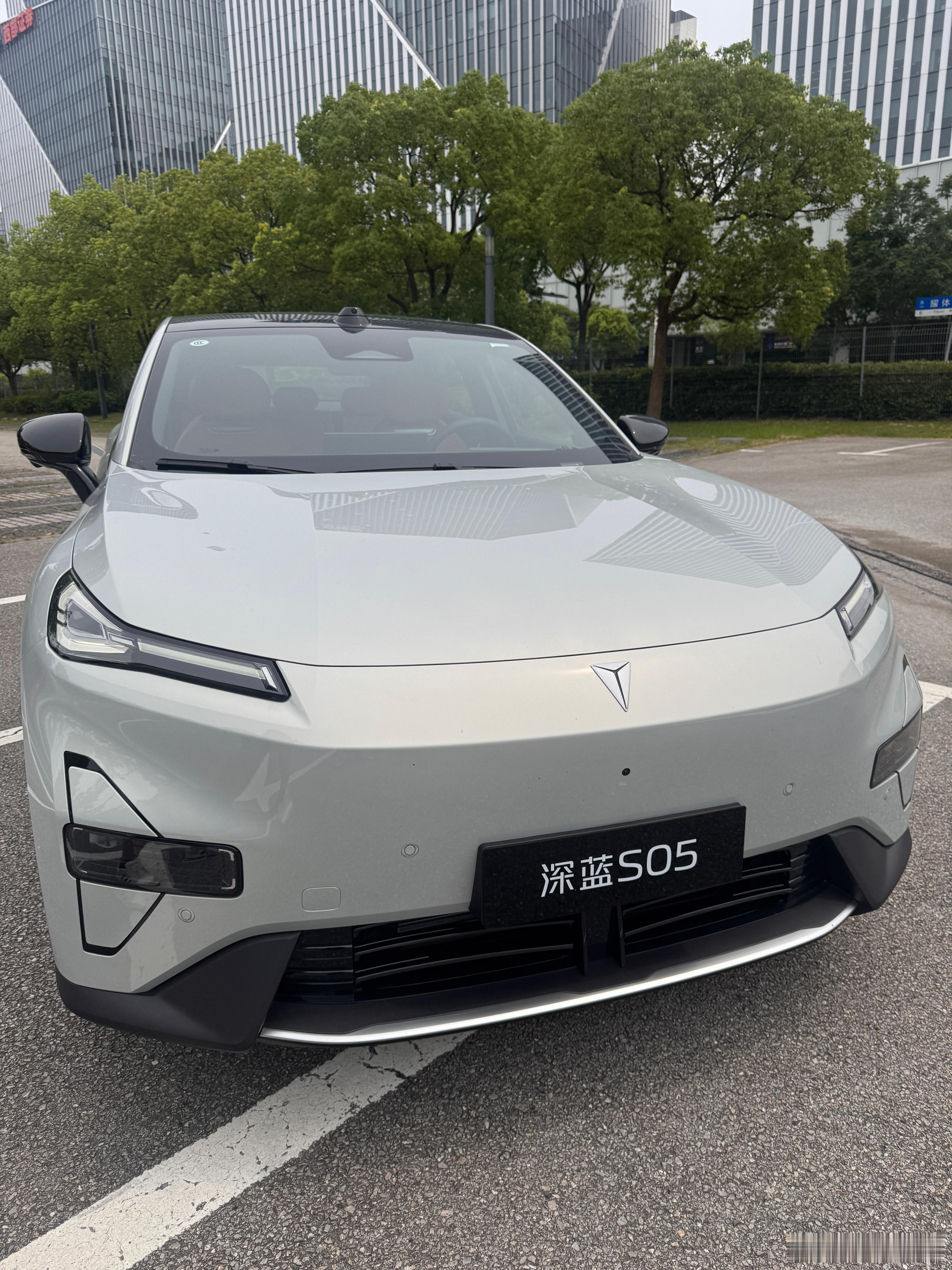 干活[微风]今天拍深蓝S05🚗论补妆还得是E大饼啊！  ​​​